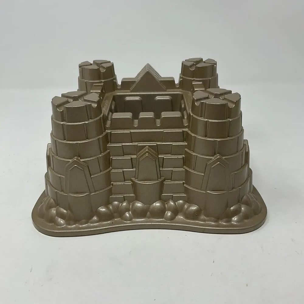 Nordic Ware Castle Bundt Cake Pan 10 Cup Cast Aluminum Made In USA Sandcastle